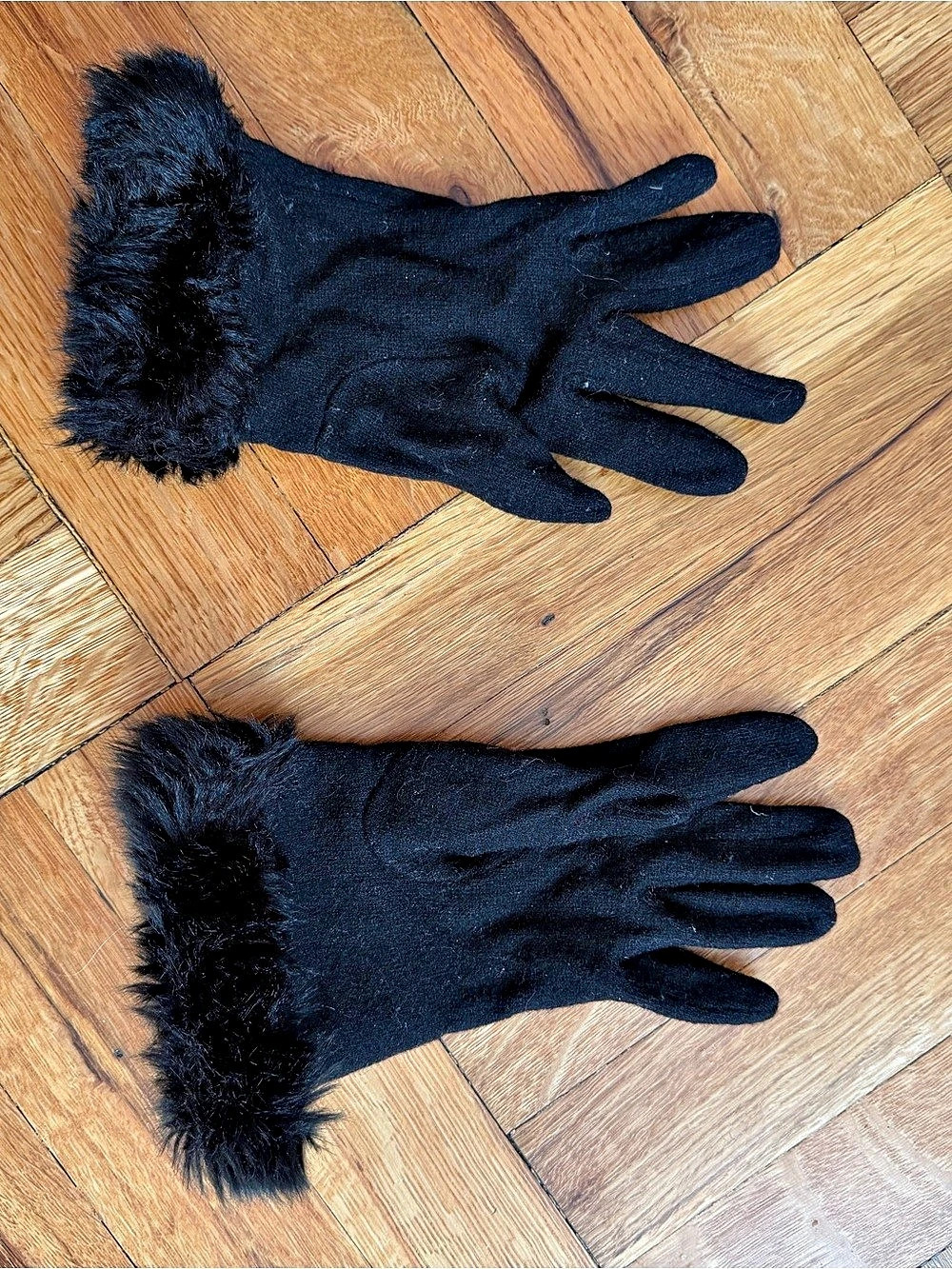Women's Black Faux-Fur Cuff Gloves - Picture 2 of 2